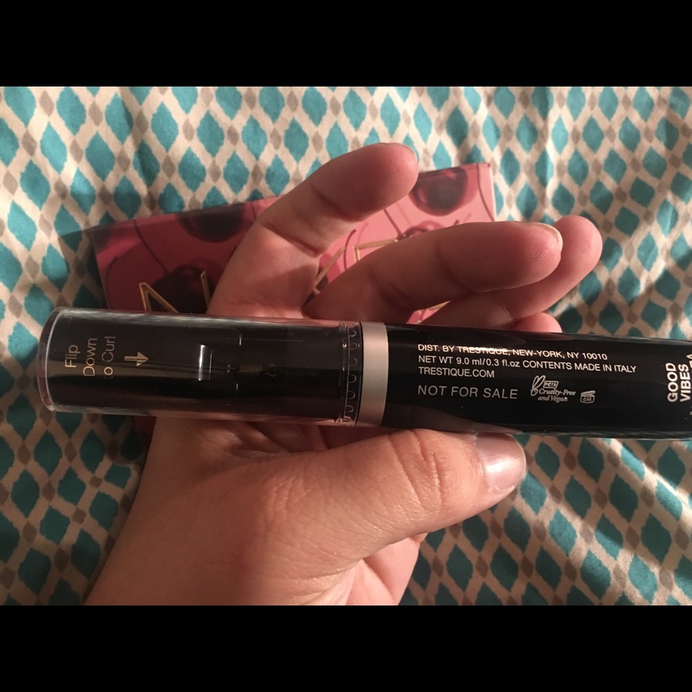 Cosmetics - Picture 3 of 8